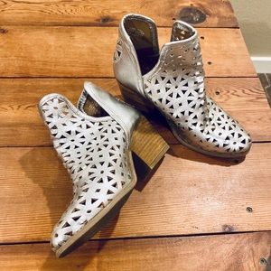 Musse & Cloud Anthropologie Athena Ankle Booties